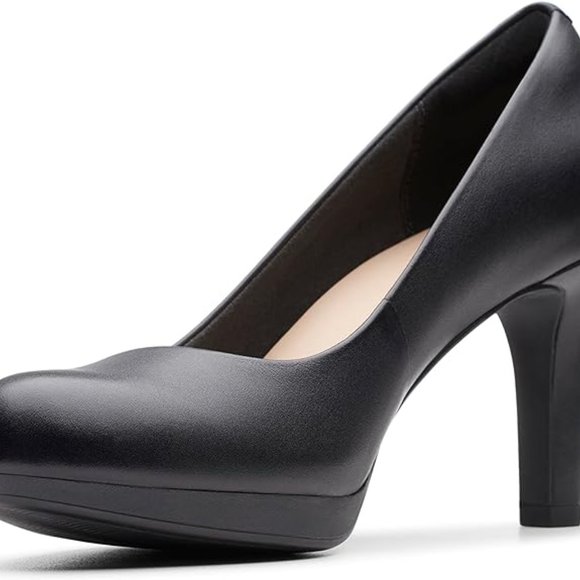 🌸Sold🌸.      Clarks Stylish and trendy classic Black leather pump - Picture 3 of 10